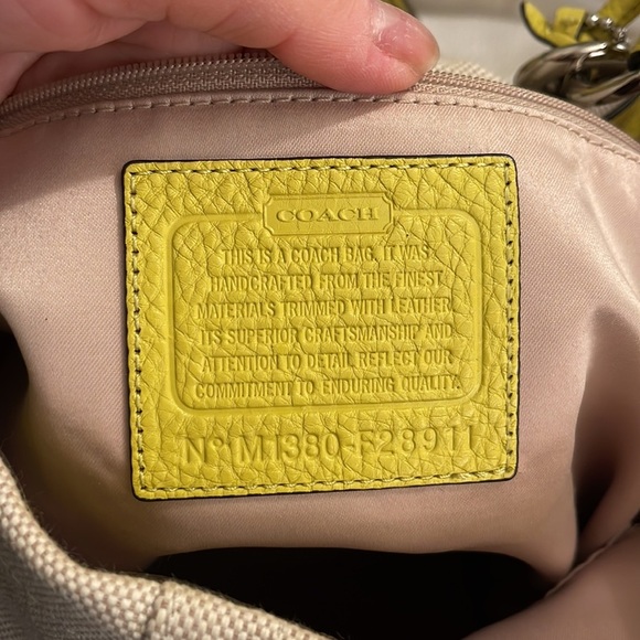 COACH - Avery Hobo in canvas and chartreuse -F28911- EUC❤️ - Picture 4 of 11